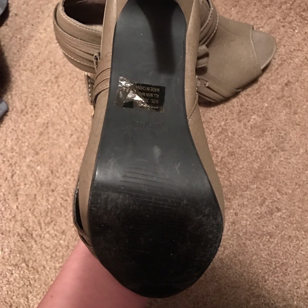 Ankle booties - Picture 2 of 3