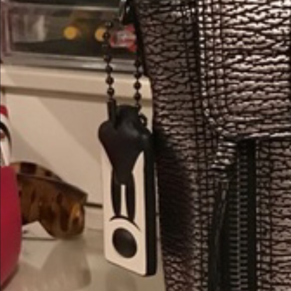 What's this black tag on the bag - Picture 1 of 1