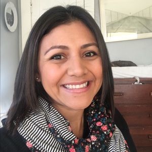 Meet your Posher, Debora