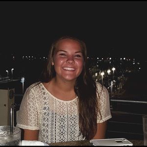 Meet your Posher, Elizabeth