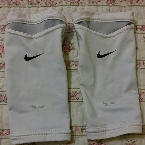 nike shin guard sleeves