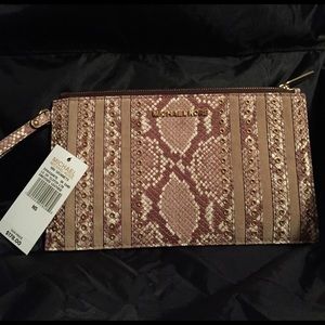 💥Final Price💥Michael Kors Wristlet