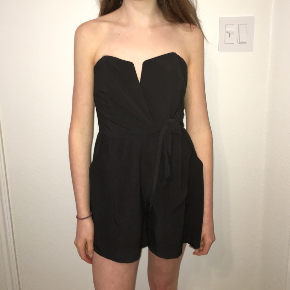 NWT cute, strapless romper w/ front-tie