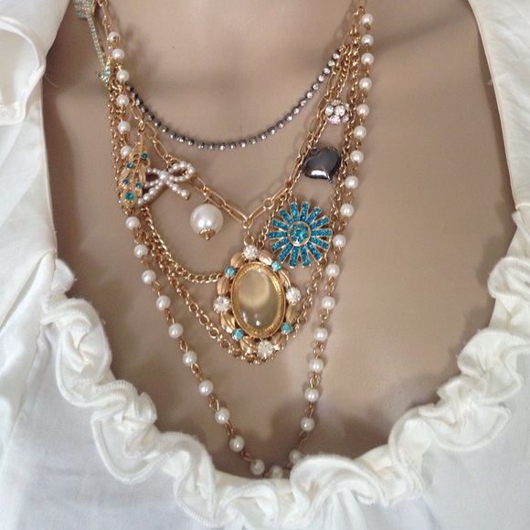 Gina's Closet Statement Necklace - Picture 4 of 4
