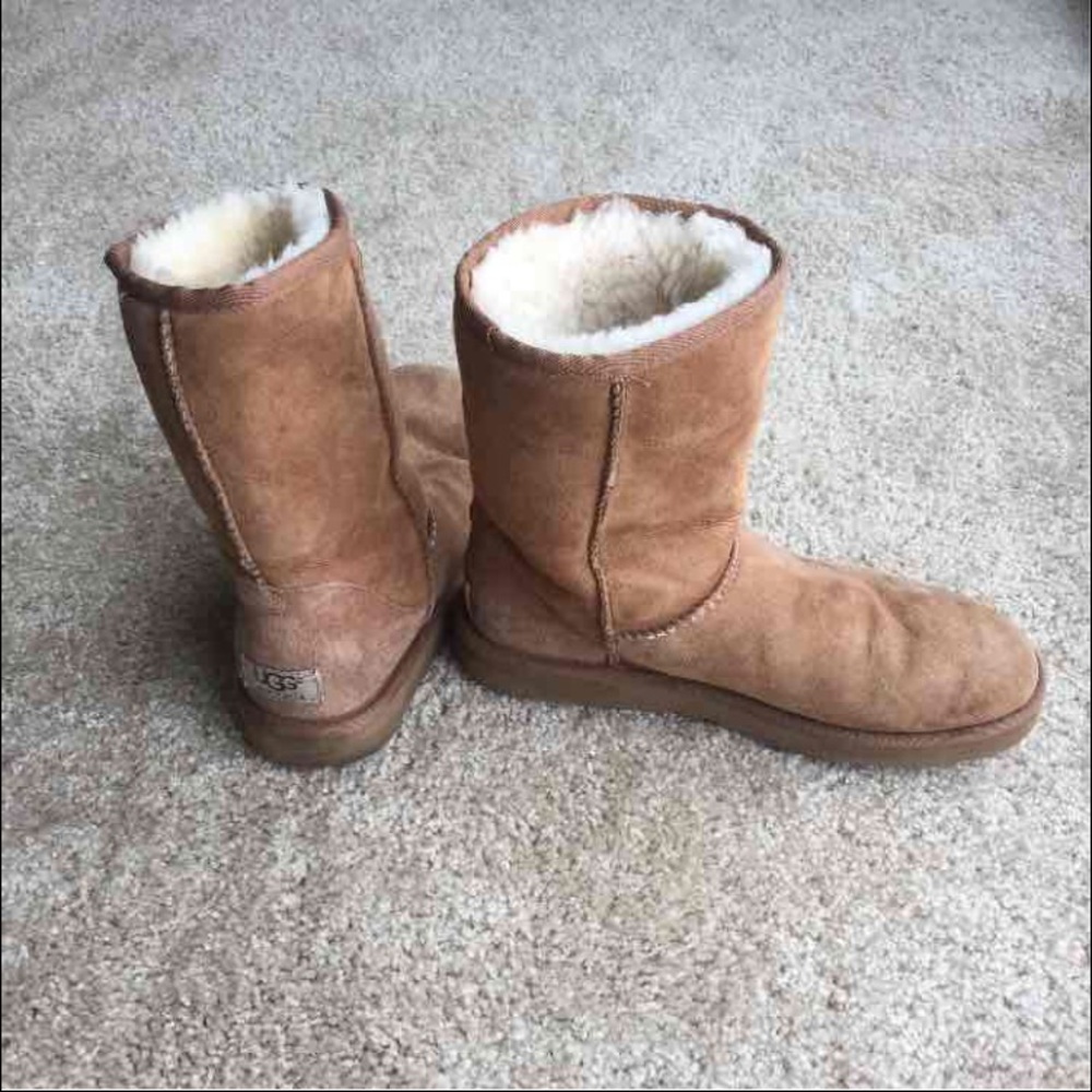 TAN UGGS