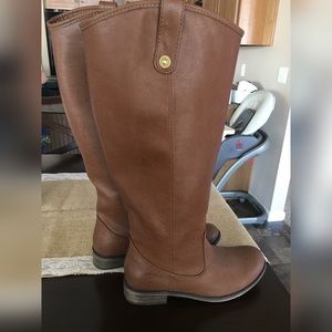 New size 8 Breckelle boots
