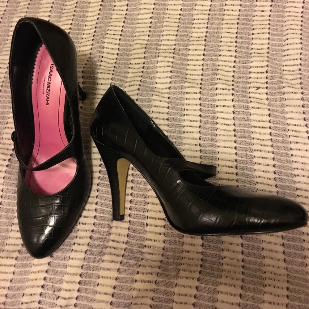 Isaac Mizrahi Black "crocodile" heels. Size 8 1/3!