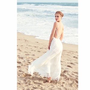 NWOT LuLu's white lace maxi dress