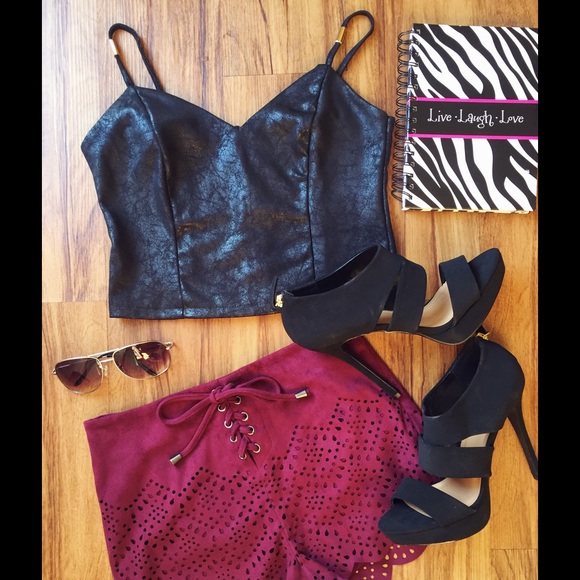 Black leather croptop with zipper back - Picture 1 of 2