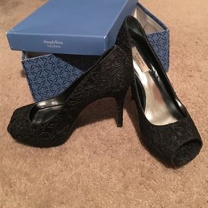 SimplyVera Vera Wang black heels size 7.5