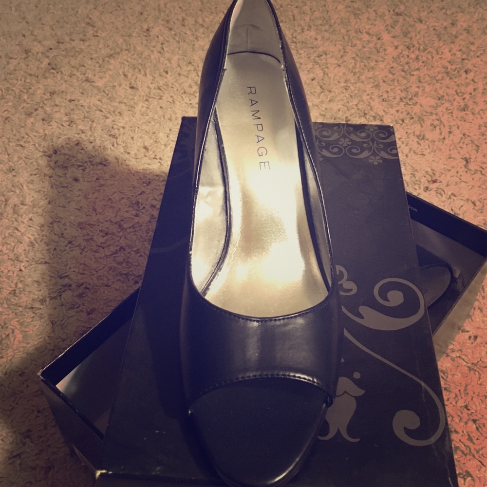 Brand new Rampage open toed kitten heel pump