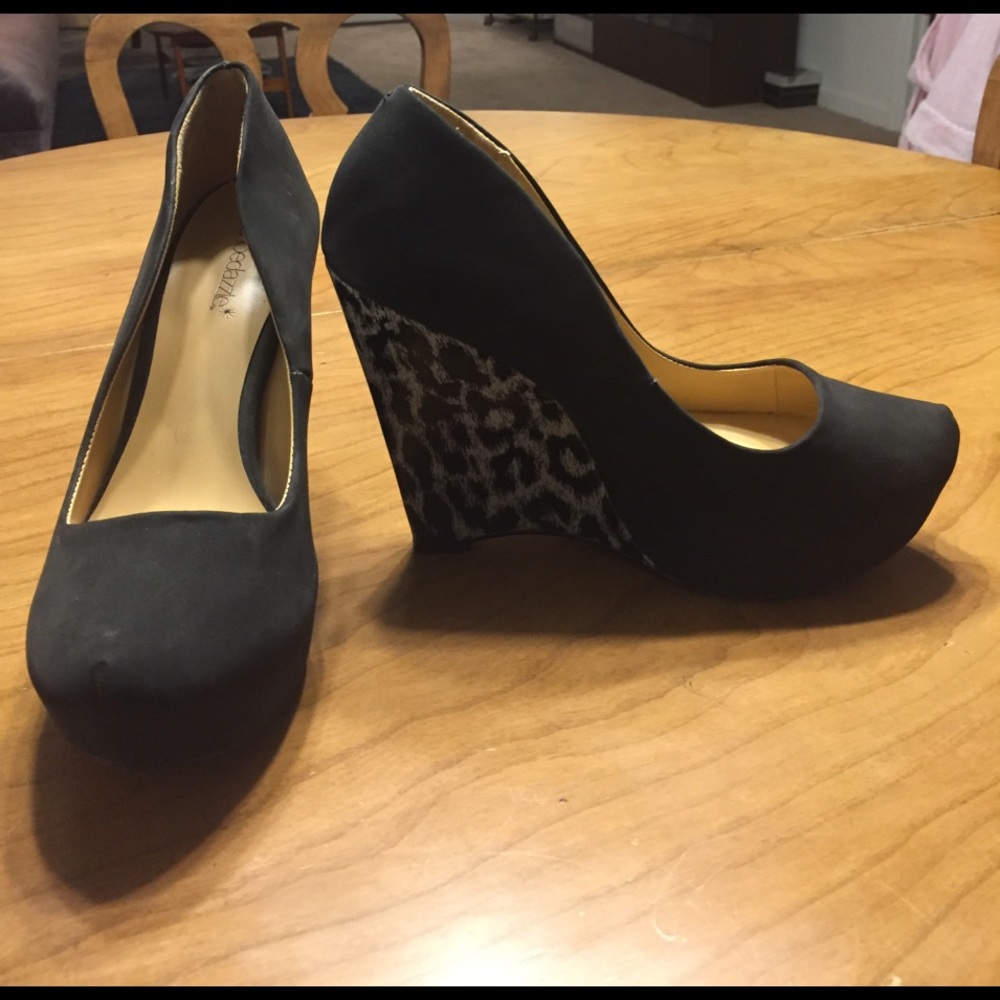 Shoedazzle Leopard Print Platform Wedges
