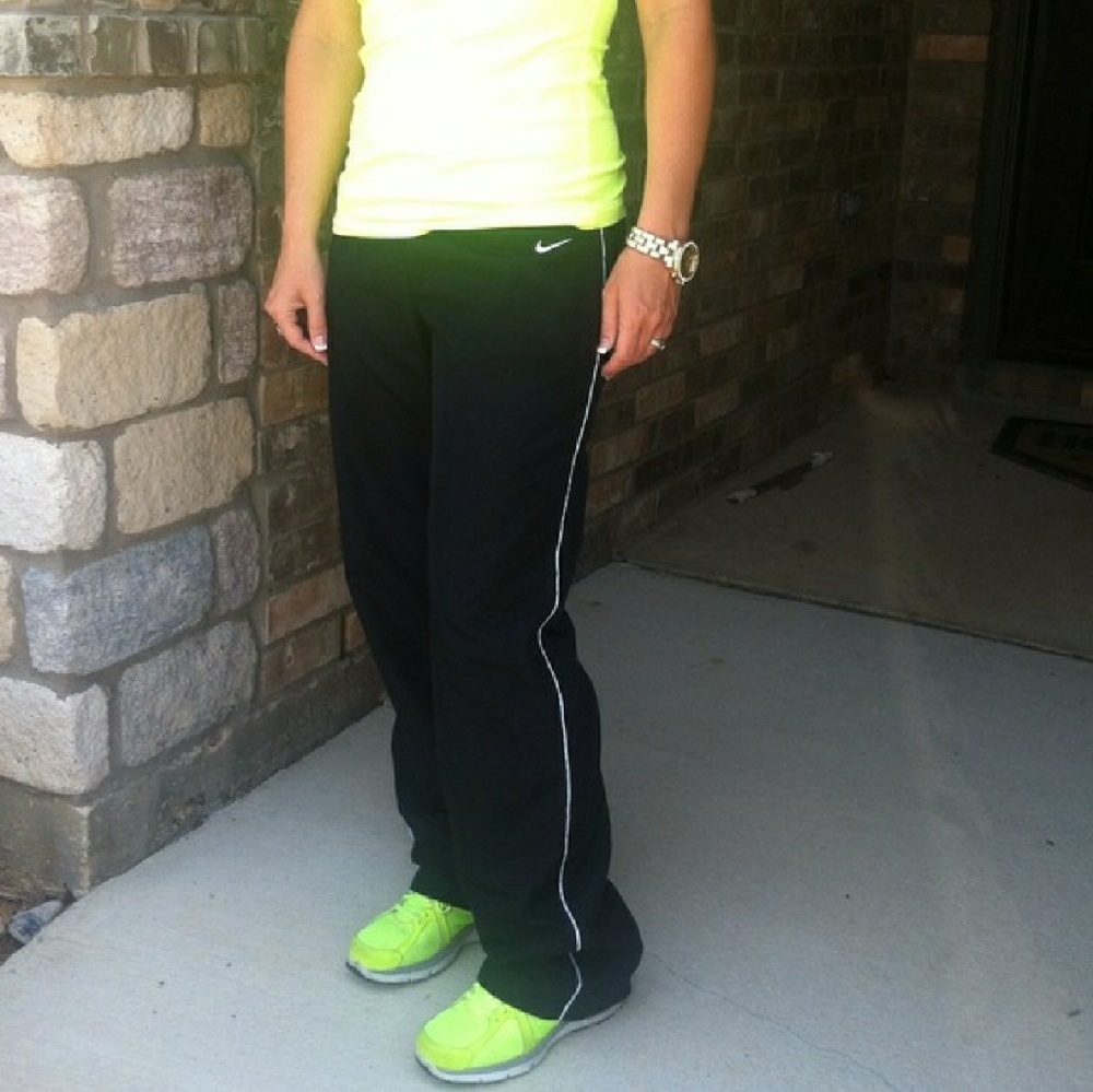 Women's Nike windbreaker pants