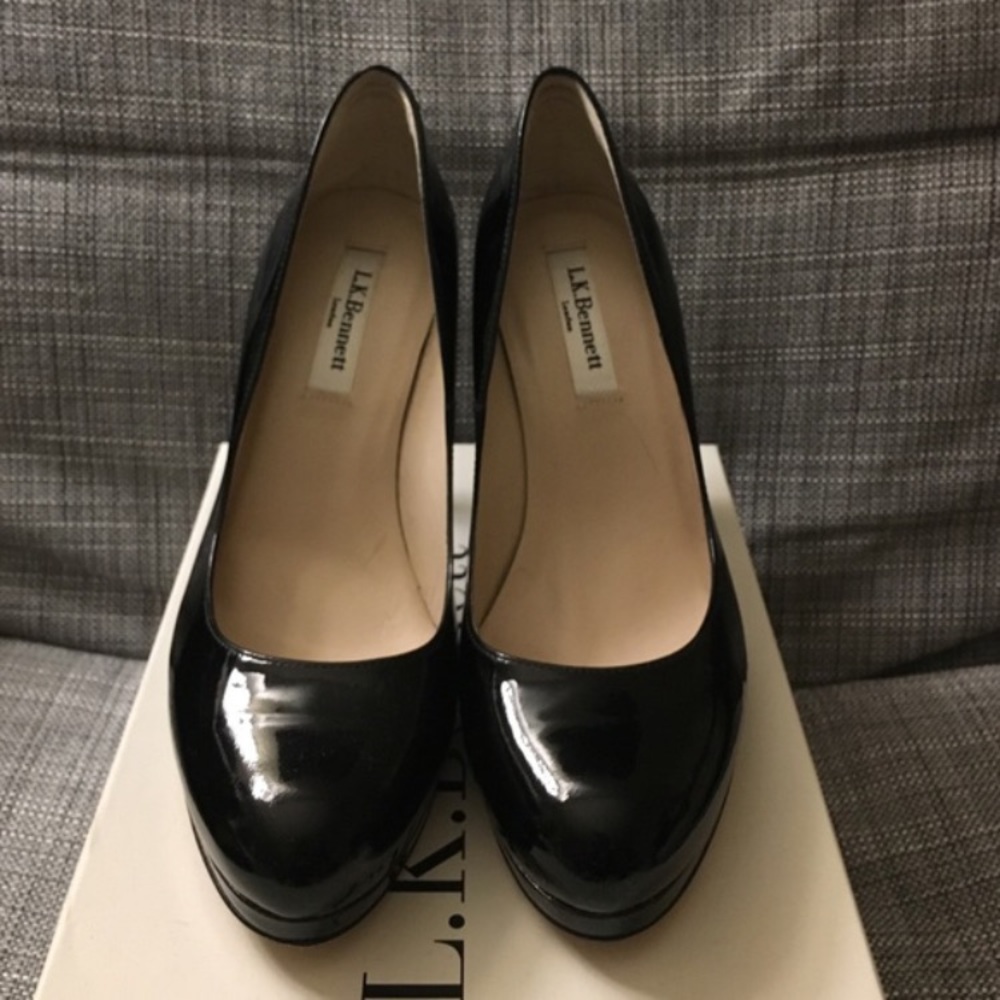 LIKE NEW L.K. Bennett Black Leather "Sledge" Pumps