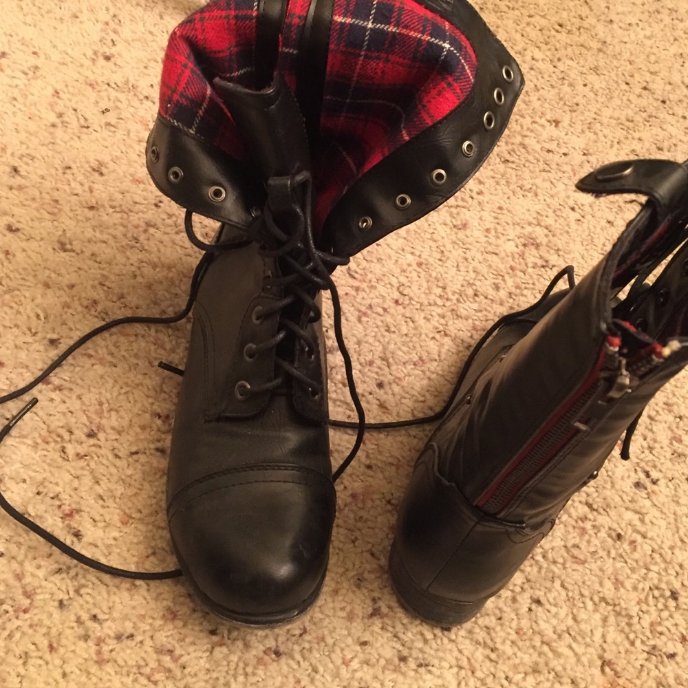 Combat/military boots