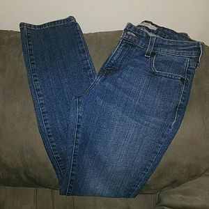 Levi's Mid Rise Skinny Jeans - Size 4 M