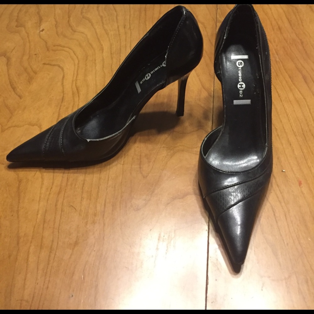 Black Pointed Toe Studio HD2 Pumps
