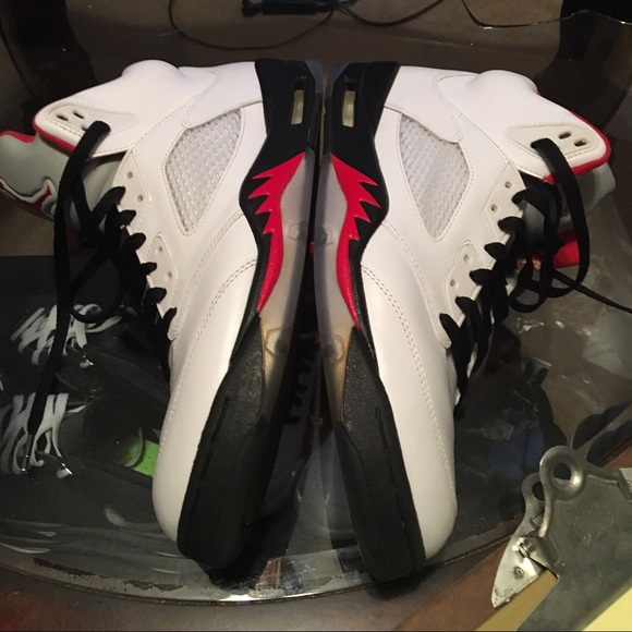 Athletic_Shoes