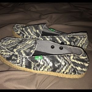 Sanuk shoes