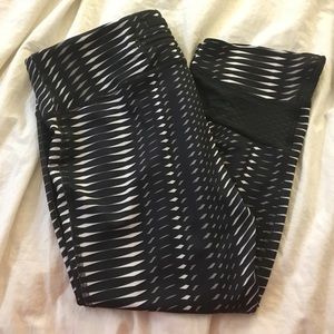 Patterned Under Armour Compression Capris