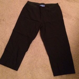 Simply Vera black capris