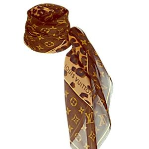 Price drop! Louis Vuitton Scarf