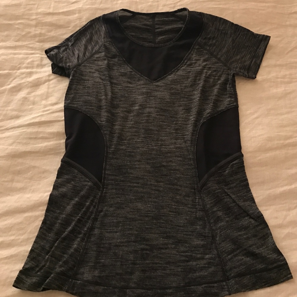 Lululemon size 4 workout shirt