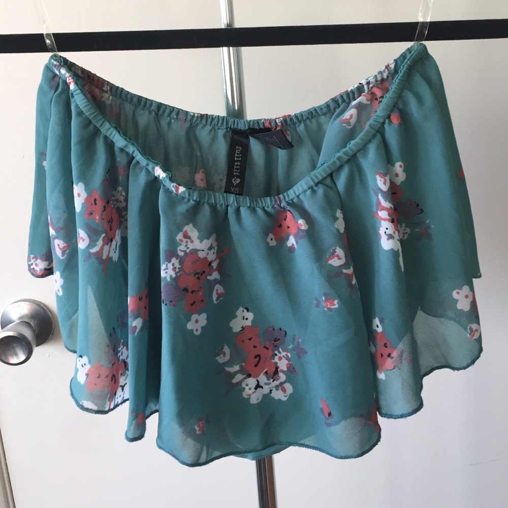 Strapless blue flowy crop top