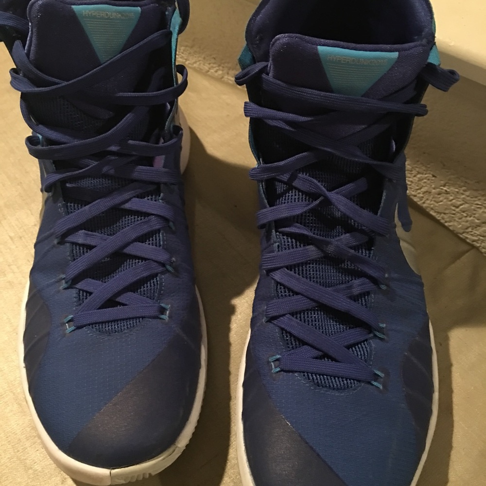 Men's tennis shoes