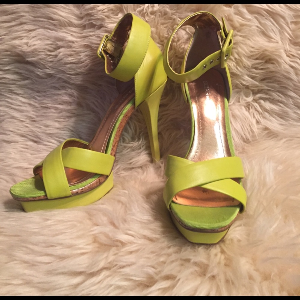BCBG sandal