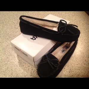 Minnetonka NIB slipper, size 7