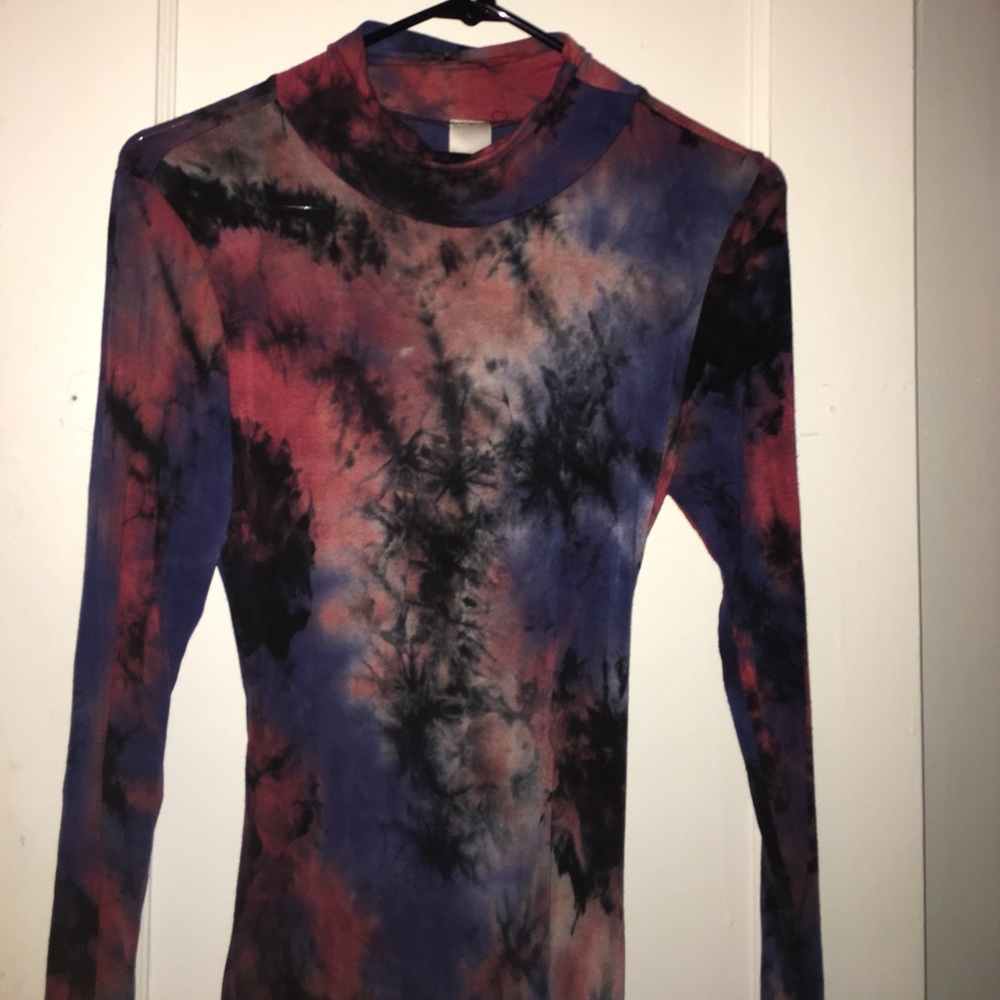 Long sleeve tie-dye dress with slits on both sides