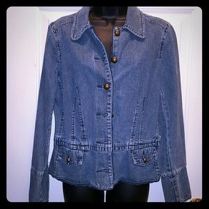 Lace-trimmed Ultra feminine Denim Jacket