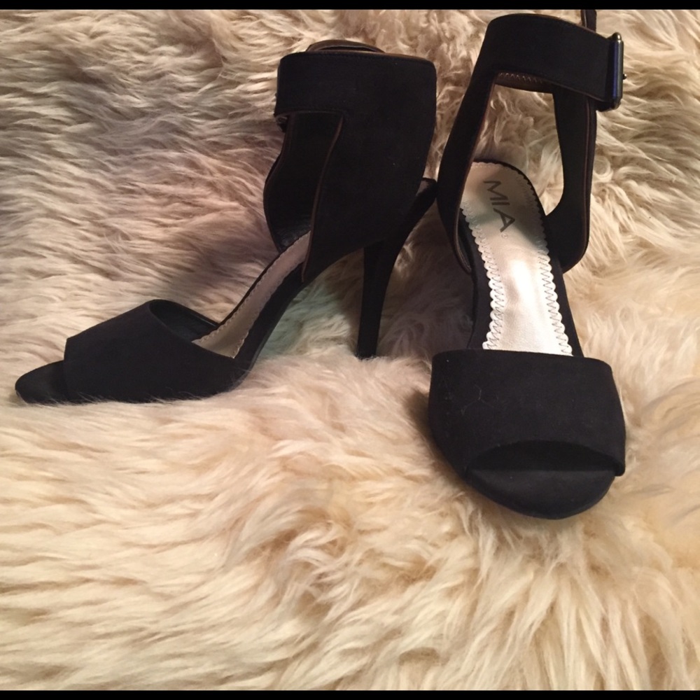 Mia suede rounded peep toe