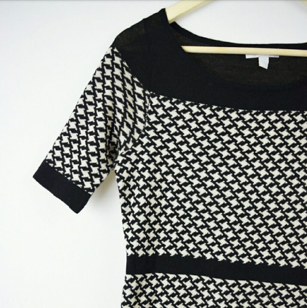 Black and Off-White Houndstooth Sweater - Picture 6 of 8