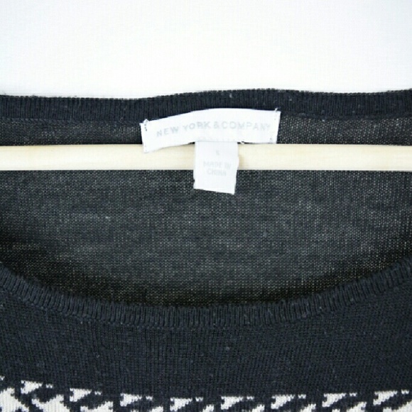 Black and Off-White Houndstooth Sweater - Picture 7 of 8