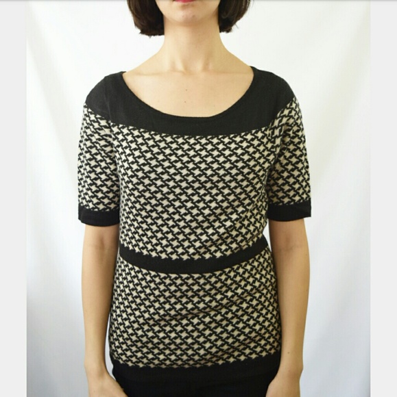 Black and Off-White Houndstooth Sweater - Picture 2 of 8