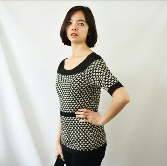 Black and Off-White Houndstooth Sweater - Picture 3 of 8
