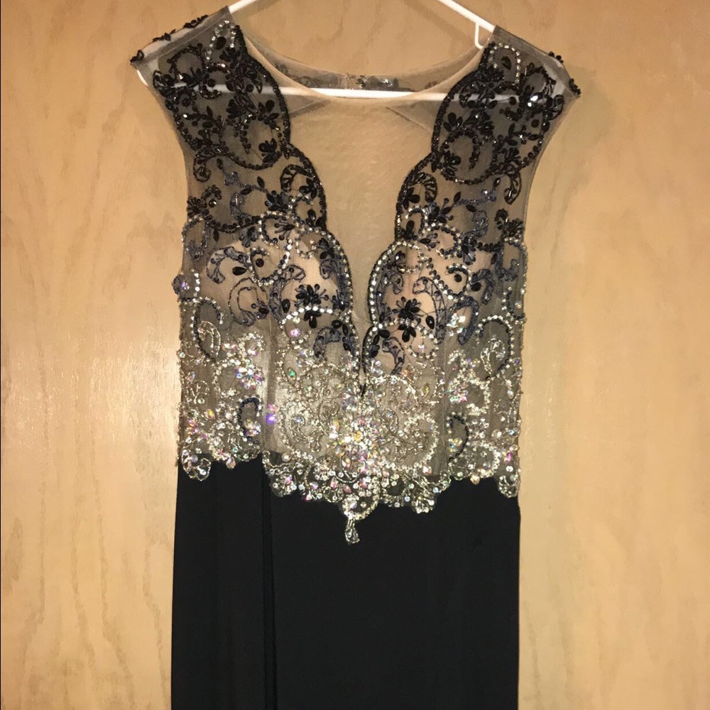 PROM DRESS - Picture 3 of 4