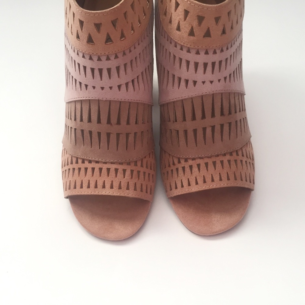1 LEFT! HP 🎉NWT. Lazer cut blush pink block heels - Picture 8 of 8