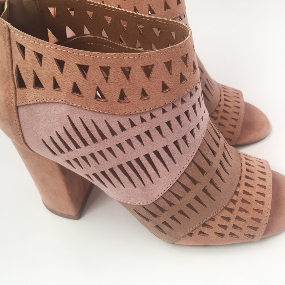 1 LEFT! HP 🎉NWT. Lazer cut blush pink block heels - Picture 5 of 8