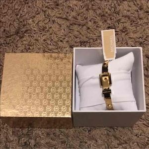 NWT MICHAEL KORS BANGLE