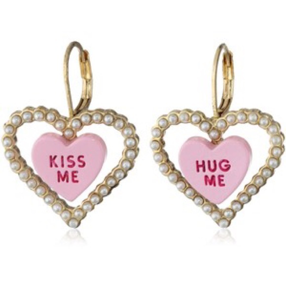 Betsey Johnson kiss me heart earrings dangle hook - Picture 3 of 4