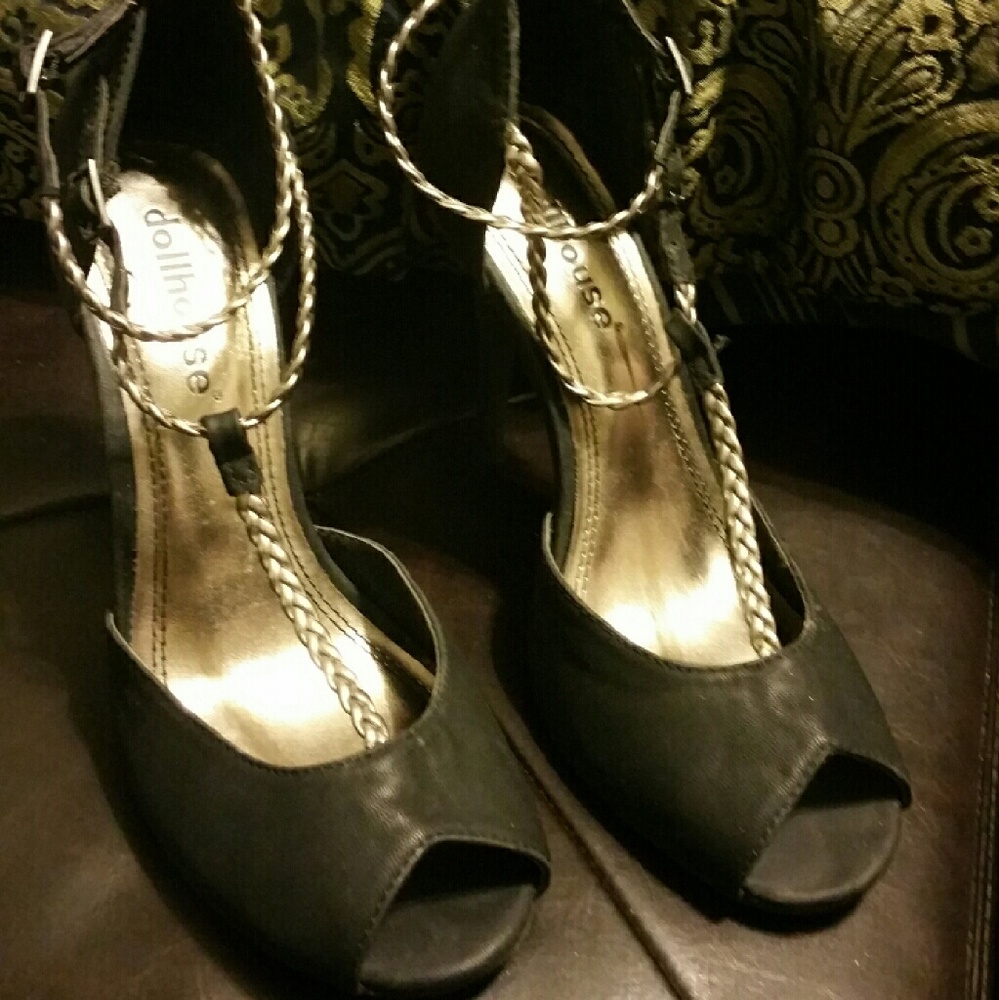 Dollhouse t strap peep toe heels