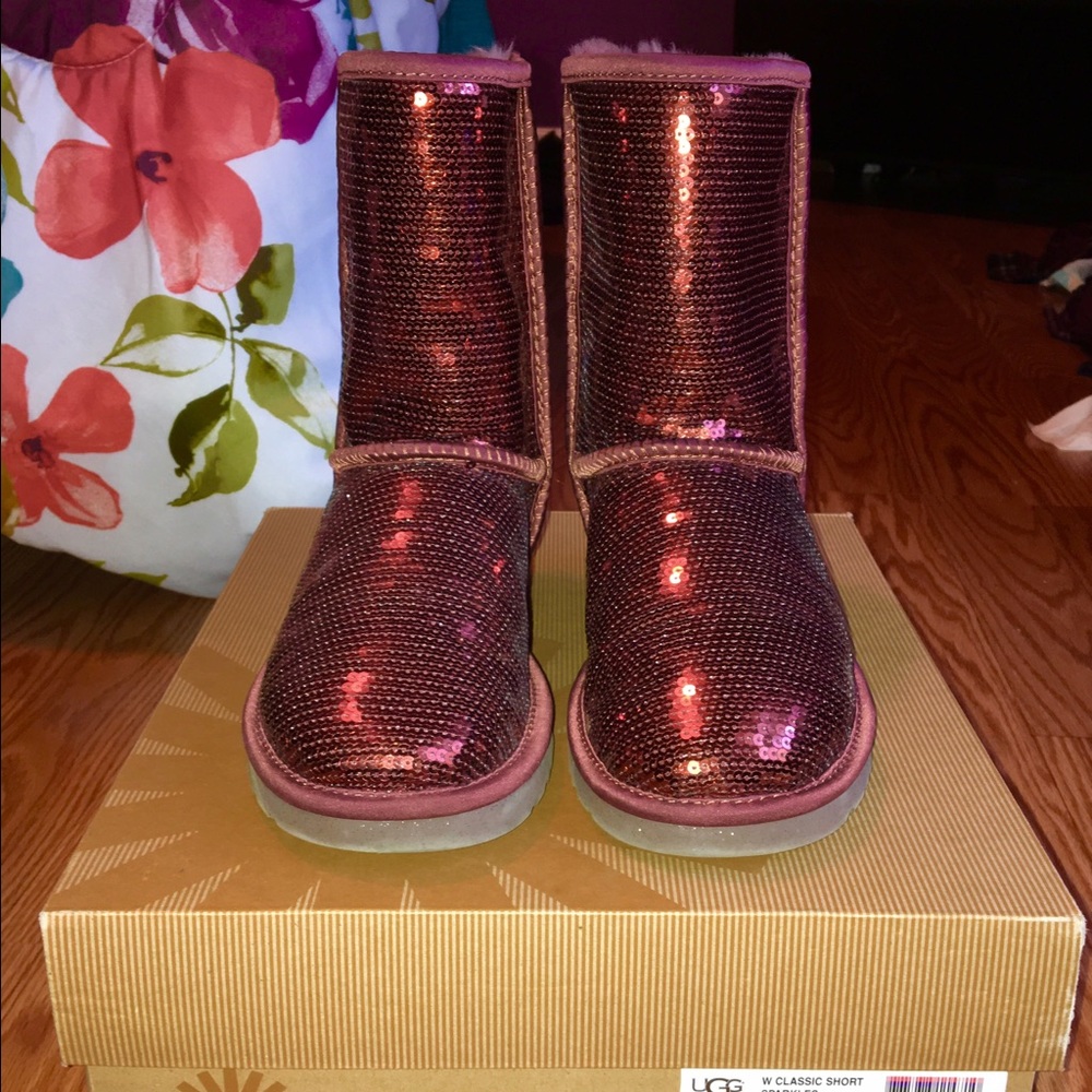 Classic Short Cinnamon Sparkle Uggs!! 😍😍