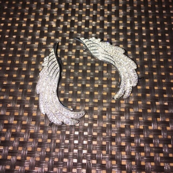 Wing Earings - Picture 2 of 3
