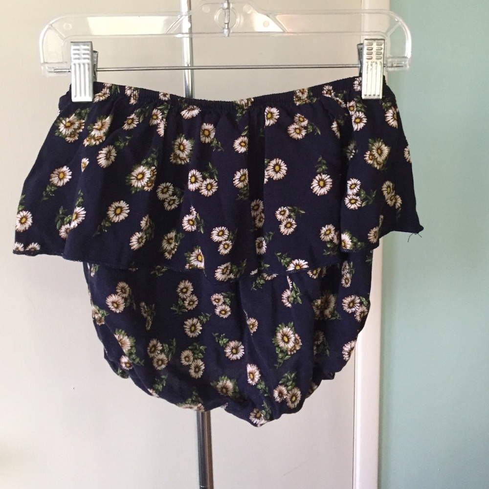 Strapless top with ruffle and sunflower design