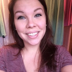 Meet your Posher, Alyson