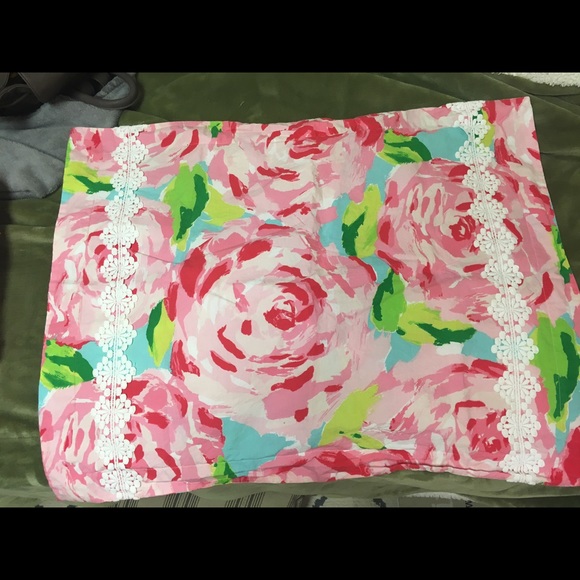 Lilly Pulitzer pink floral pillow cover - Picture 2 of 2