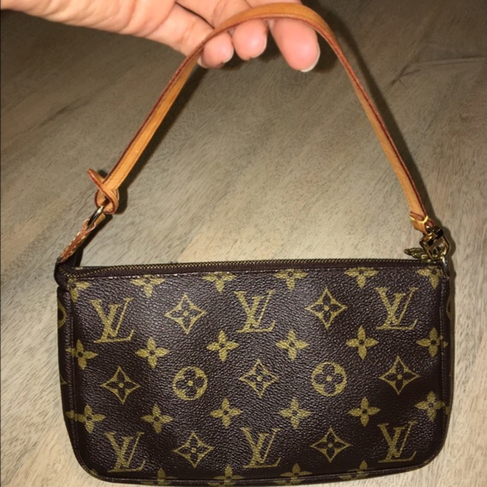 Authentic Louis Vuitton Pochette